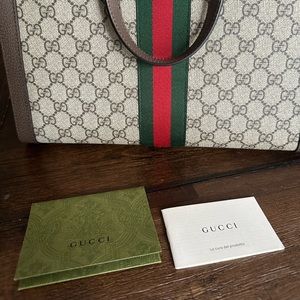 Gucci Purse mint condition